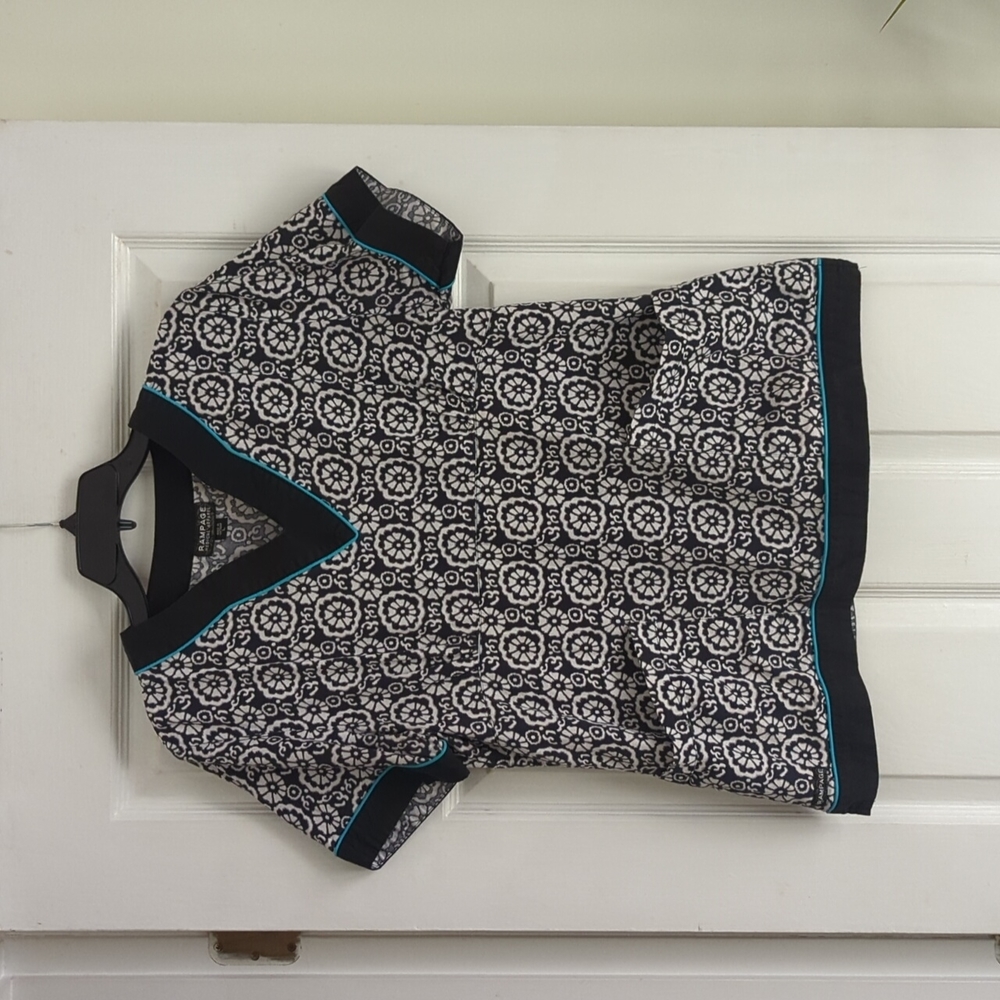 Women's rampage scrub top